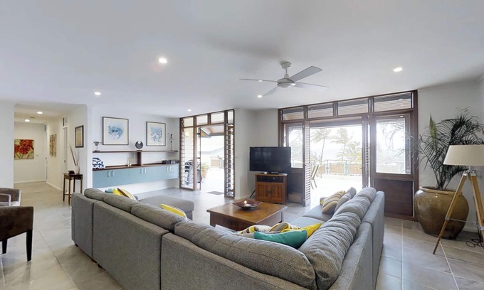 Wongaling Beach Apartment | Wongalinga Absolute Beachfront 3 Bedroom