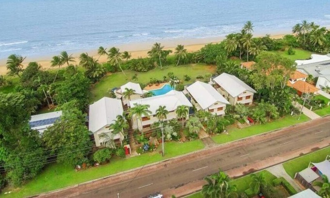 Wongaling Beach Apartment | Wongalinga Absolute Beachfront ~ Tropical Oasis