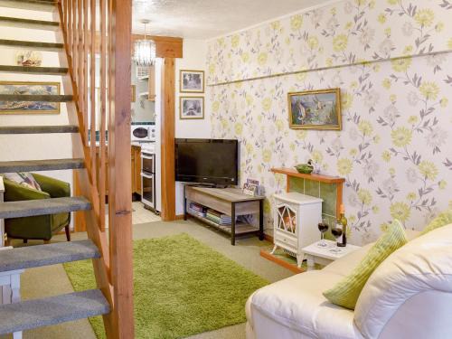 Irstead House | Woodbine Cottage