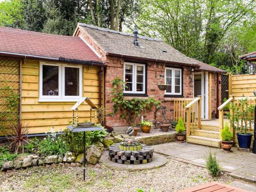 Telford House | Woodcarver's Cottage