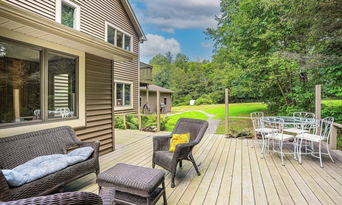 Edinboro House | Wooded Retreat on 5 Acres: 6 Mi to Edinboro Lake!