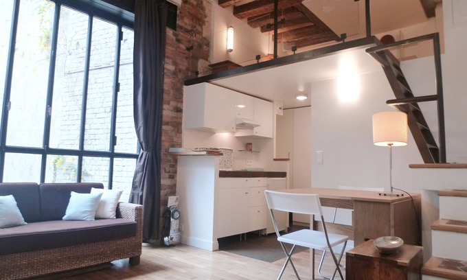 Quartier de la Monnaie Apartment | Wooden Beams - by the Seine & Pont Neuf - Charm & Calm Duplex DAU