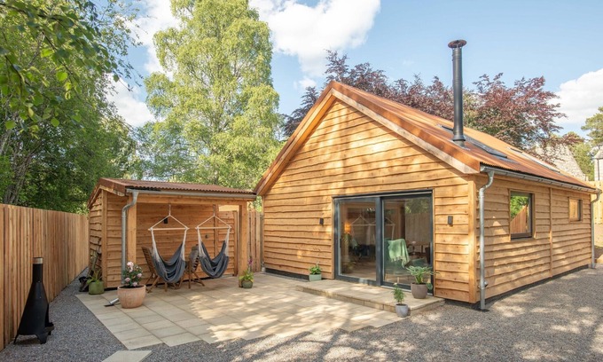 Nethy Bridge Cabin | Woodland Cabin in the Cairngorms National Park, Scottish Highlands