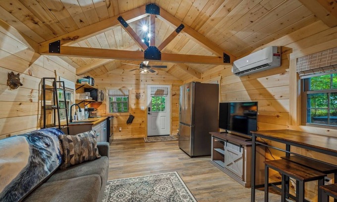Mentone Cabin | Woodland Cabin Retreat: Relax with Modern Touches