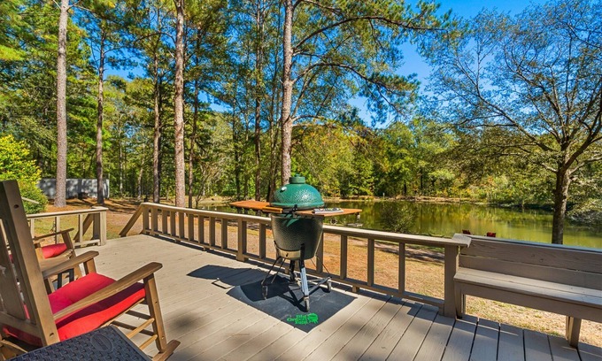 Laurel Cottage | Woodland Cottage on Hidden Pond