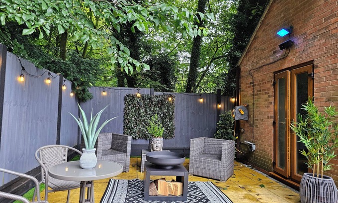 Nuthall House | Woodland romantic hideaway - but only 15 mins to city centre!n