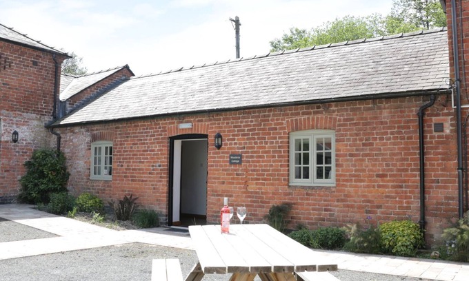 Newtown Cottage | WOODSIDE COTTAGE, pet friendly, character holiday cottage in Kerry