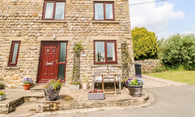 Grewelthorpe Cottage | WOODSIDE COTTAGE, pet friendly, with open fire in Grewelthorpe
