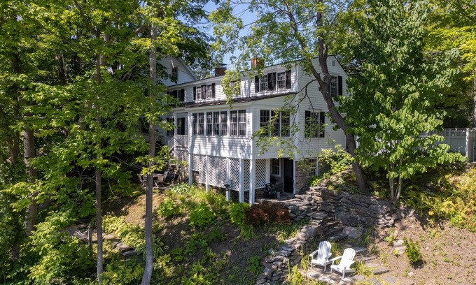 Woodstock House | Woodstock River Front, Sauna & Nature Trails