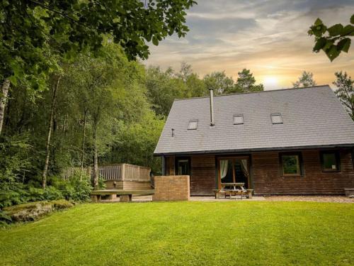 Farley House | Wootton, woodland lodge with hot tub for 8
