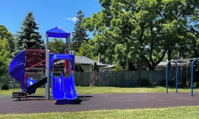 Port Hope Apartment | Work-friendly bed/sit with private deck