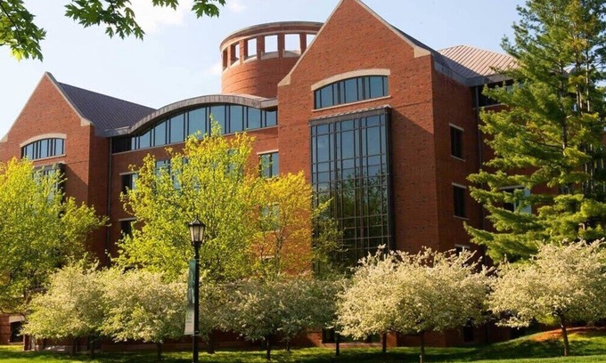 Bloomington House | Work & Stay: Upper 4BR Unit Near Downtown Hub