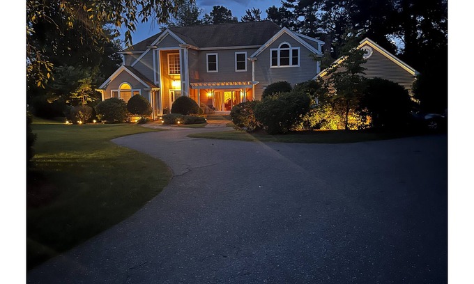 Natick House | World Cup travelers--40 min to Gillette! Spacious private home w/jacuzzi tub