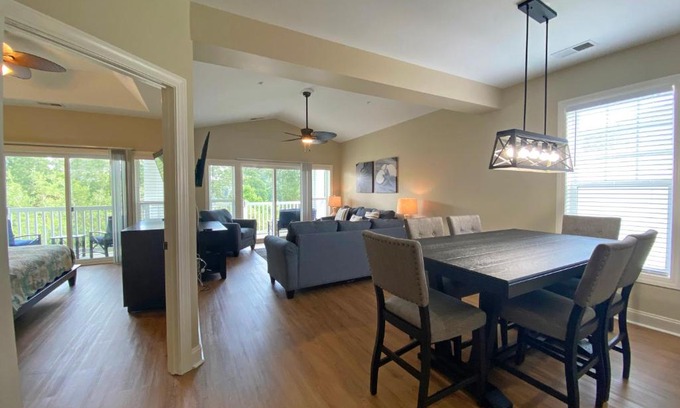 Carolina Forest Apartment | World Tour 306 Bayhill by Palmetto Vacation Rentals