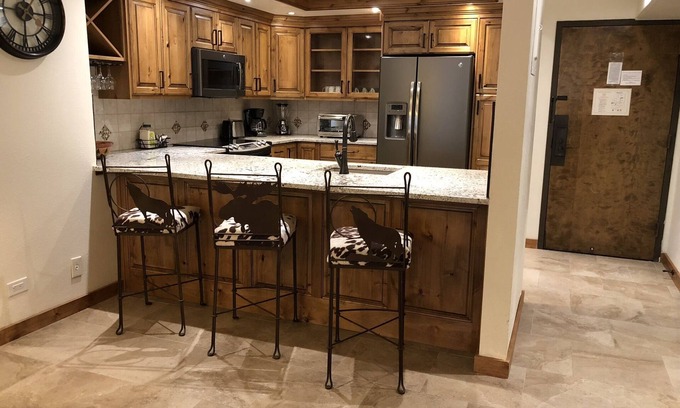 Peak 9 Condo | WOW! 1 minute walk to Quiksilver chairlift and parking is included!