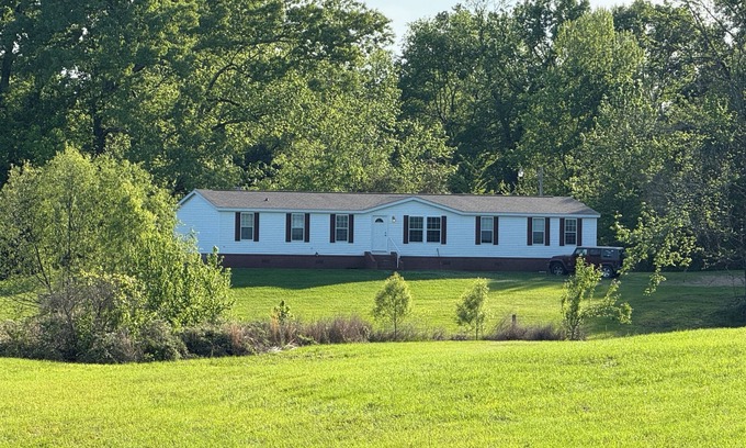 Utica House | Wow 3 hotel rooms in 1 perfect stay over, thru Hinds County, Pets are allowed!