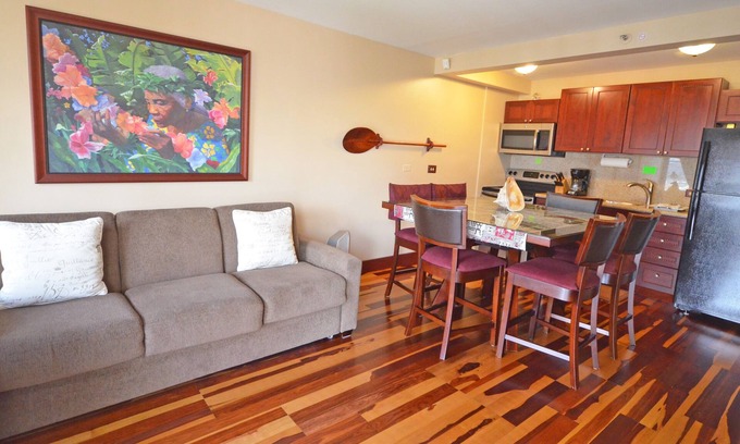 Waikiki Apartment | WS2105 Paradise Awaits Parking, Beach Pool & Gym