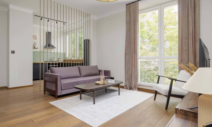Centrum Apartment | Wspólna 73 | Warsaw | Air Conditioned Apartment | Desk | Bathtub | Center