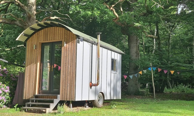 Cowbeech Cabin | Wyldewood Retreat - Luxury Glamping with Wild Spa - Pet and Family Friendly!