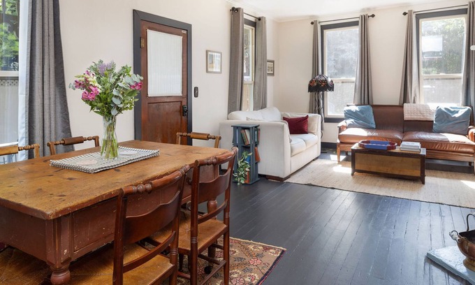 Carlton House | Wynkoop: Taste of Europe | Walk to Wineries | Pet Friendly