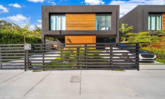 Buena Vista House | Wynwood/Design District TH w/heated Pool