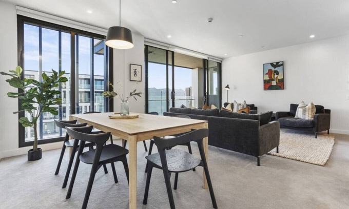 Auckland Central Business District Apartment | Wynyard Living, Large Balcony and Parking