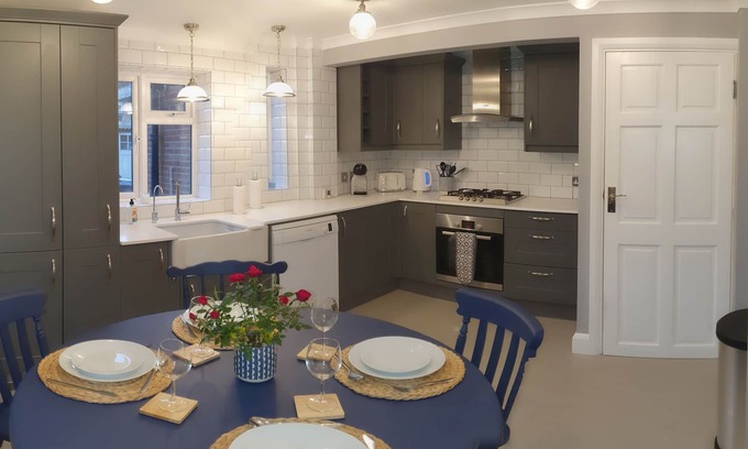 Iver Apartment | X-Lg 2-bed Luxury Flat near Pinewood Studios