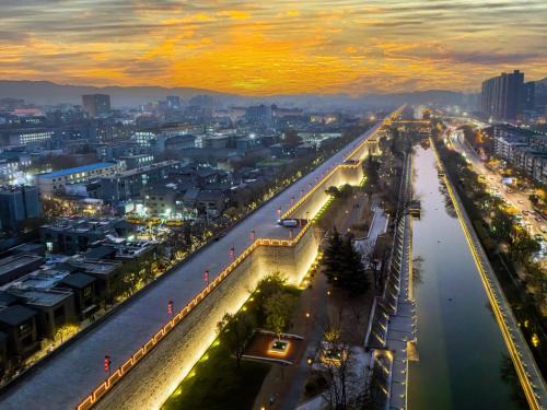 Xincheng Hotel | Xi You Hotel禧又 - near Xi'an City Wall, Daming Palace, with ticket service for featured scenic spots ,Paid Airport shuttle and tour charter services available,Welcome gifts and a cup of freshly ground coffee