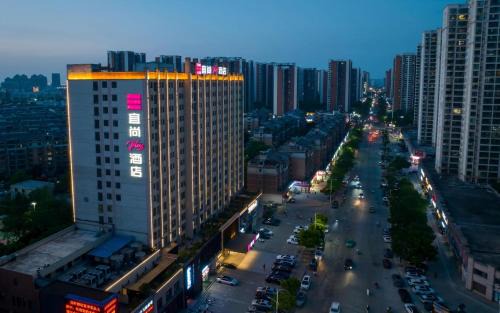 Fangcheng Hotel | Xiangyang Station Minfa World City Yishang Plus Hotel