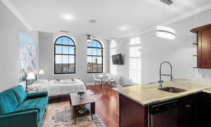 North Philadelphia Apartment | XL Studio - Metro Studio | Chic Stay