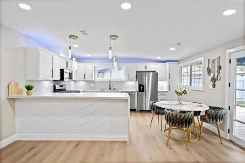 Lincoln Acres Apartment | Xlnc Exotic home Rexview Dr
