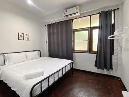 San Chao Pho Suea Apartment | XX BAO The Giant Swing - เสาชิงช้า - San Chao Pho Sua - BAO ศาลเจ้าพ่อเสือ