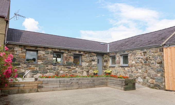 Dinas Cottage | Y BEUDY, family friendly, character holiday cottage in Caernarfon
