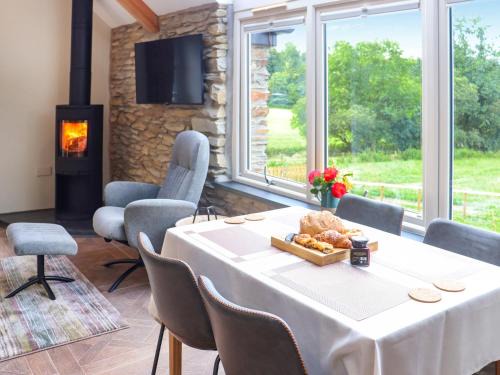 Clynderwen House | Y Felin