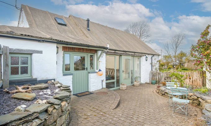 Newport Cottage | Y Sied, Holiday Cottage Newport, Sleeps 2, 1 bedrooms, bathrooms