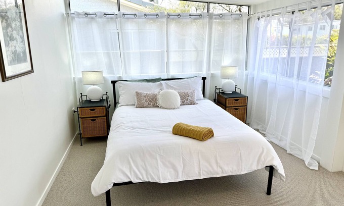 Yamba Apartment | Yamba Fishing Cottage! 3 bed, A/C, Ideal location, WiFi +
