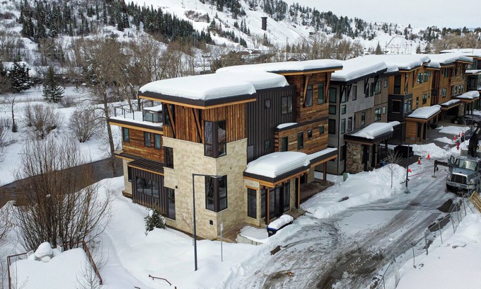 Steamboat Springs House | Yampa River House LUX 6-Bedroom w/1600+ Sqft Decks, Mtn View Hot Tub, Dwntwn