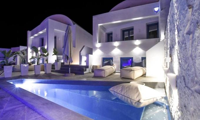 Monolithos House | Yang Villa in Monolithos Beach, next to Fira, close to airport