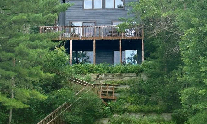 Pequot Lakes Cabin | Year-Rd Lakefront Cabin Oasis,Lg Beach, 200' Shoreline, Sleeps 10, Pontoon Avail