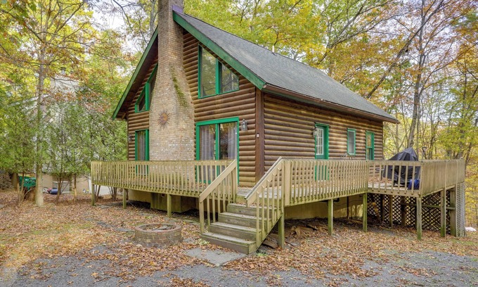 East Stroudsburg Cabin | Year-Round Outdoor Adventures: Poconos Hideaway