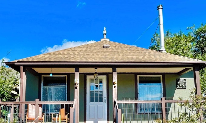 Gardiner House | Yellowstone is open! Stay with park views: 2-bedroom house, WiFi, Gardiner, MT