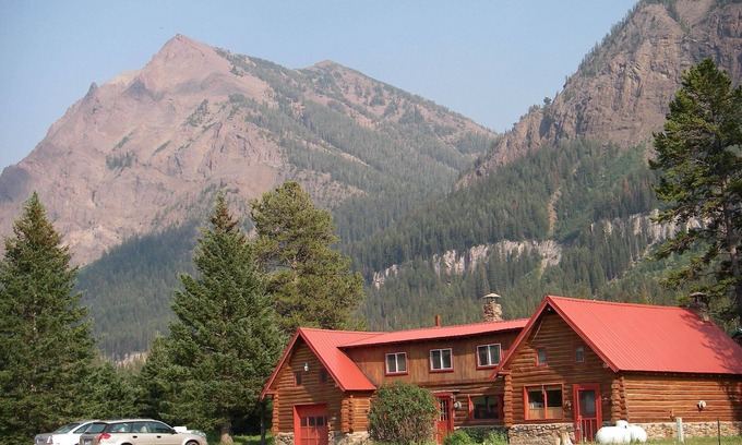 Silver Gate House | Yellowstone Park - 1/2 Mile-Silver Gate/Cooke City
