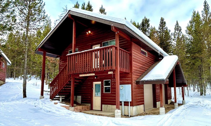Island Park Apartment | YELLOWSTONE'S 2 bedroom, 2 bathroom upstairs loft. DOG FRIENDLY. Close shopping!