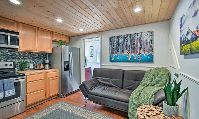 McKenna Cabin | Yelm House Overlooking the Nisqually River!