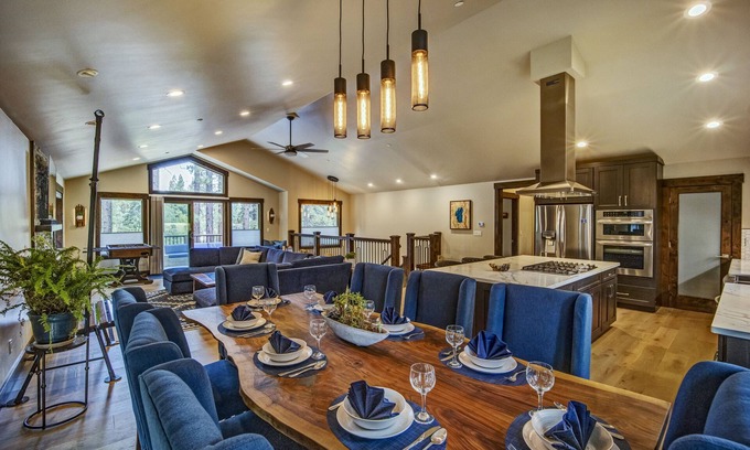 South Lake Tahoe House | You'll Love This New Luxury Mountain Modern Getaway - New Sauna + Close to Town