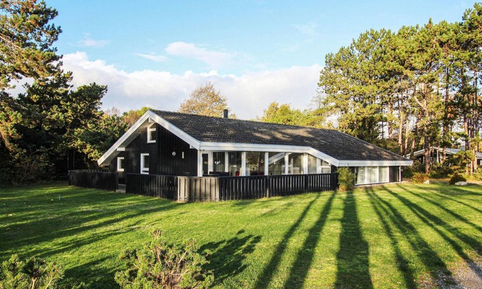 Marup House | You want a lot of space and proximity to the beach on vacation? This vacation home offers both.