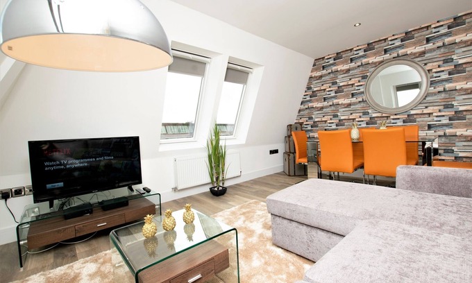 Bristol Villa | Your Apartment | Bristol Rowan Tree - No.8