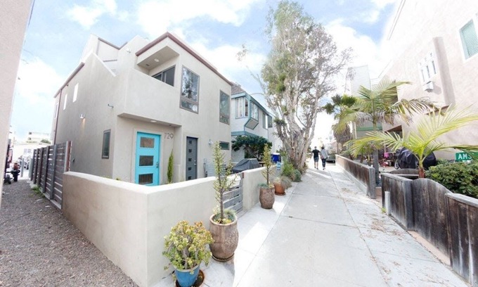 San Diego House | Your Beach vacation is a one click away!