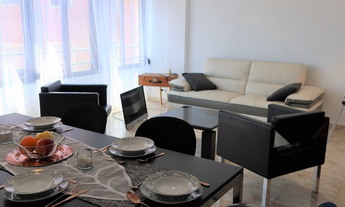Aiora Apartment | Your central and comfortable 100 sqm flat in Valencia City. 10 Gigabit internet