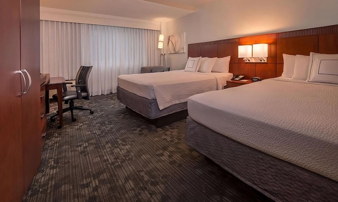 Rosslyn Apartment | Your Home Away From Home! 3 Family-friendly Units, Onsite Parking & Starbucks!